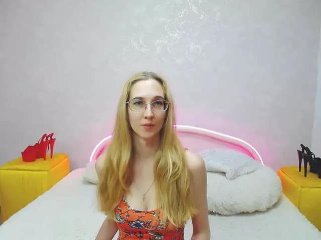 LizzieBrait from BongaCams