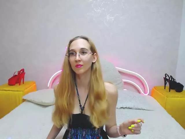 LizzieBrait from BongaCams