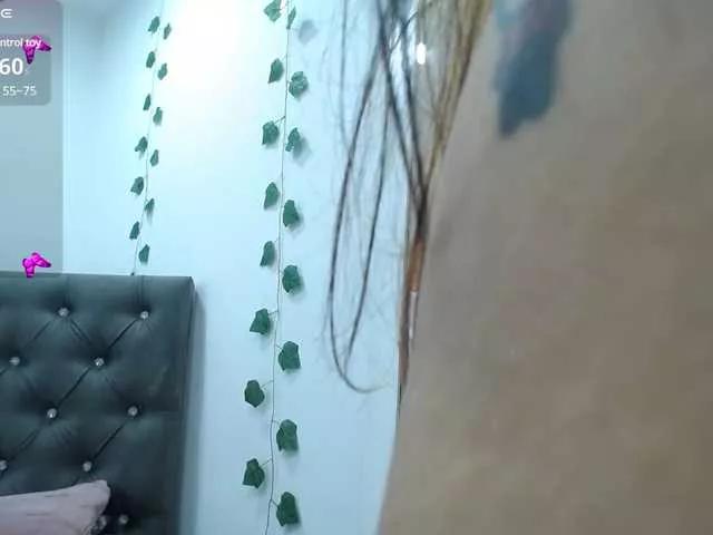 Explore our live girls sluts from our Custom and Multi clubs and checkout exclusive access to highly interactive content, such as shape, hair, titties, pussy type and many more.