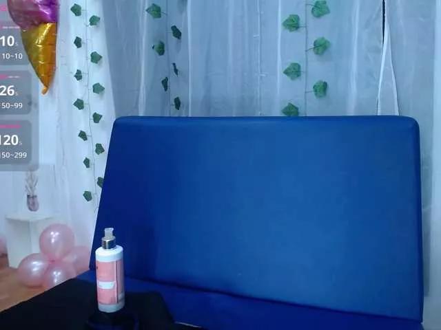lizzybarbie1 from BongaCams