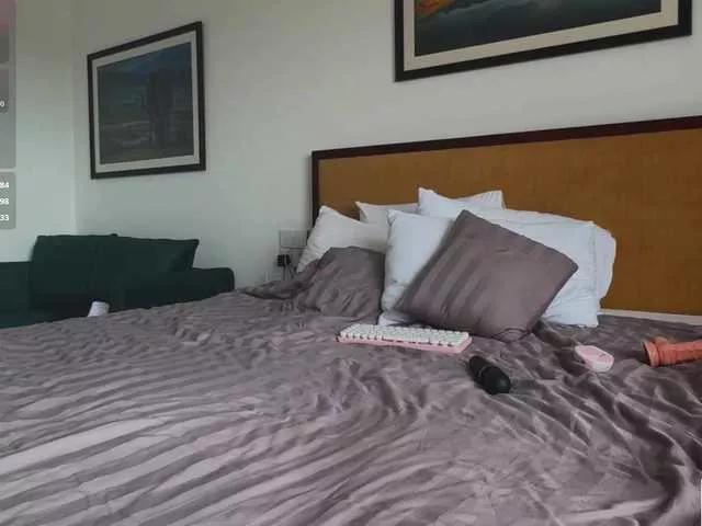 lizzyMeoww from BongaCams is Freechat