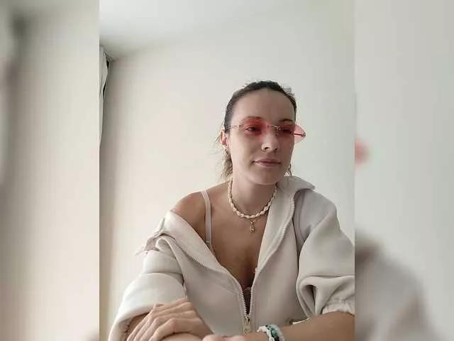 Lola3000 from BongaCams