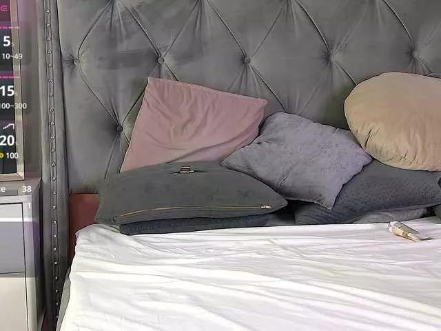 Explore our live girls sluts from our Custom and Multi clubs and checkout exclusive access to highly interactive content, such as shape, hair, titties, pussy type and many more.