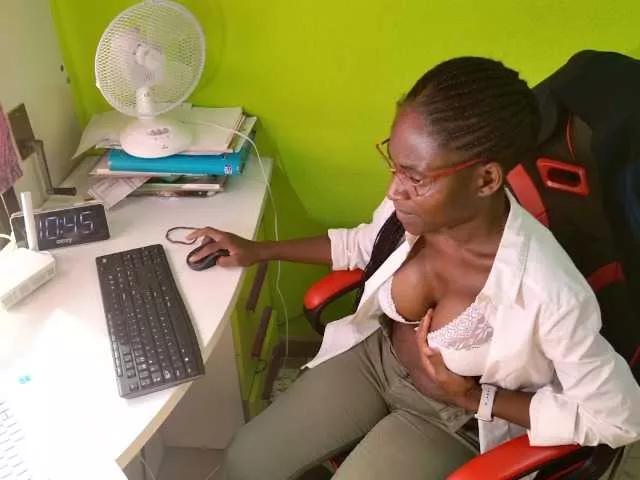 Lolaciao23 from BongaCams is Freechat