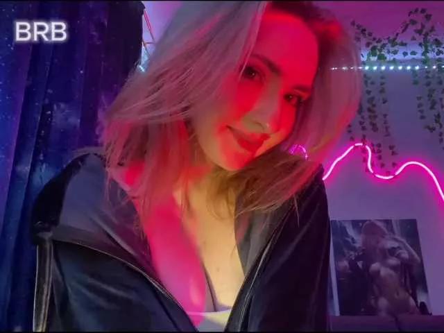 Explore our live girls sluts from our Custom and Multi clubs and checkout exclusive access to highly interactive content, such as shape, hair, titties, pussy type and many more.