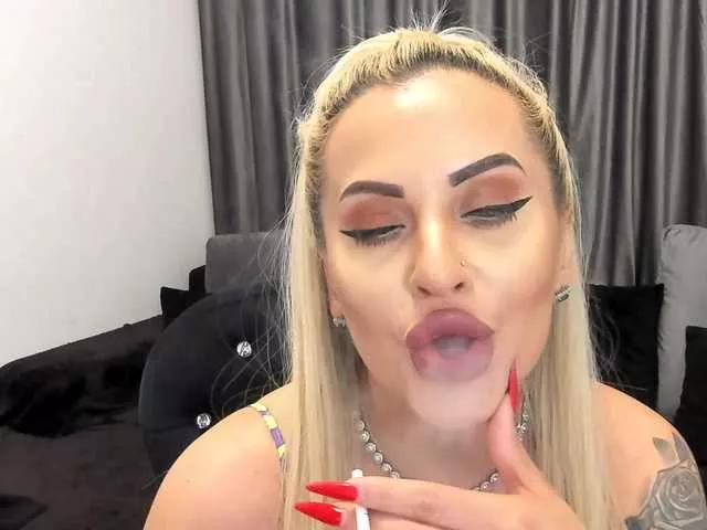 Explore our live girls sluts from our Custom and Multi clubs and checkout exclusive access to highly interactive content, such as shape, hair, titties, pussy type and many more.
