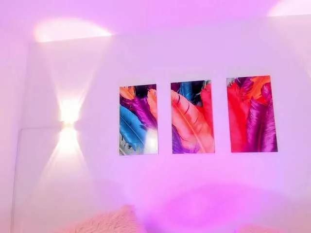 Explore our live girls sluts from our Custom and Multi clubs and checkout exclusive access to highly interactive content, such as shape, hair, titties, pussy type and many more.
