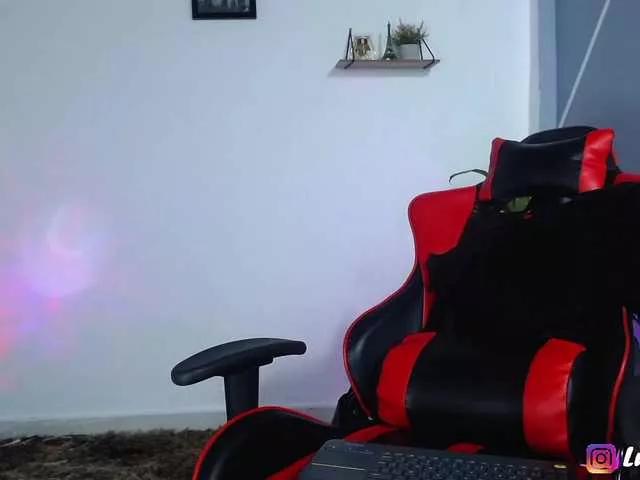 Explore our live girls sluts from our Custom and Multi clubs and checkout exclusive access to highly interactive content, such as shape, hair, titties, pussy type and many more.