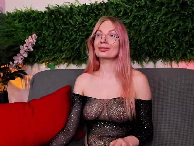 Explore our live girls sluts from our Custom and Multi clubs and checkout exclusive access to highly interactive content, such as shape, hair, titties, pussy type and many more.
