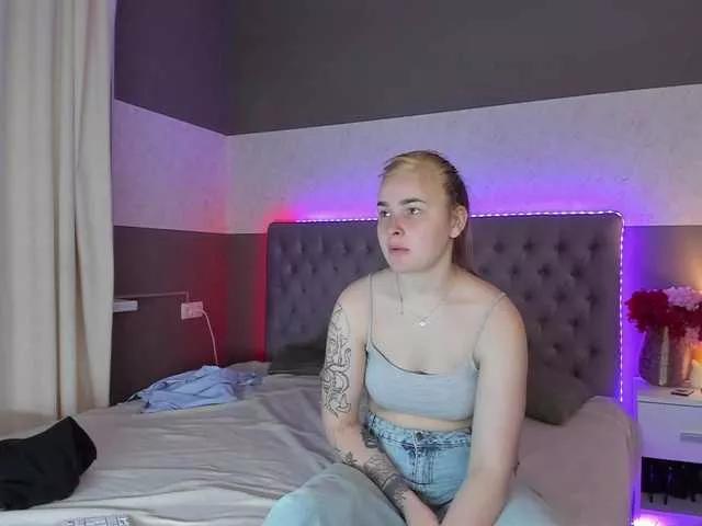 Explore our live girls sluts from our Custom and Multi clubs and checkout exclusive access to highly interactive content, such as shape, hair, titties, pussy type and many more.