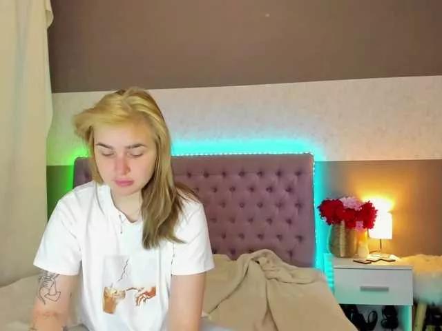 Explore our live girls sluts from our Custom and Multi clubs and checkout exclusive access to highly interactive content, such as shape, hair, titties, pussy type and many more.