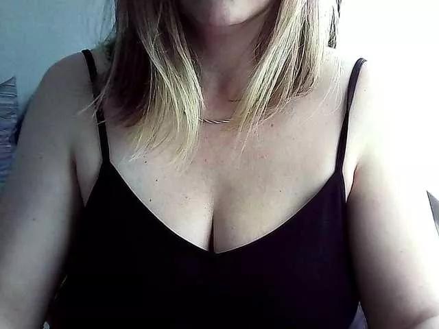 Explore our live girls sluts from our Custom and Multi clubs and checkout exclusive access to highly interactive content, such as shape, hair, titties, pussy type and many more.