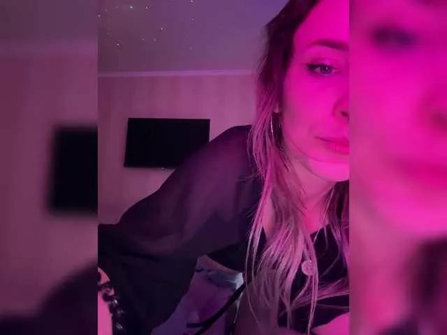 Explore our live girls sluts from our Custom and Multi clubs and checkout exclusive access to highly interactive content, such as shape, hair, titties, pussy type and many more.