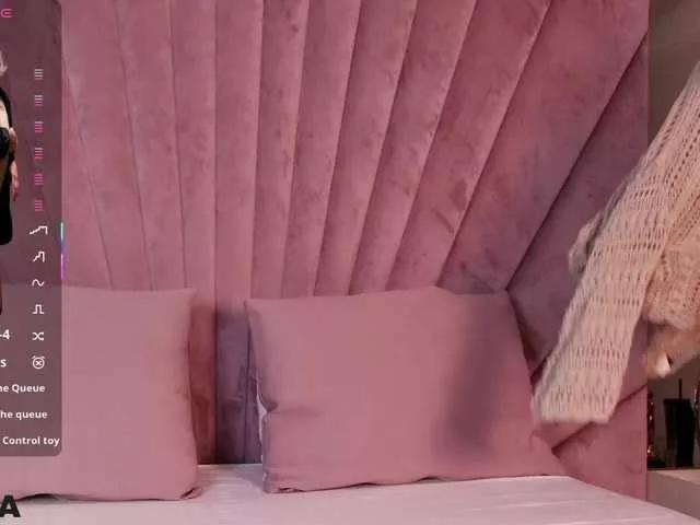 Explore our live girls sluts from our Custom and Multi clubs and checkout exclusive access to highly interactive content, such as shape, hair, titties, pussy type and many more.