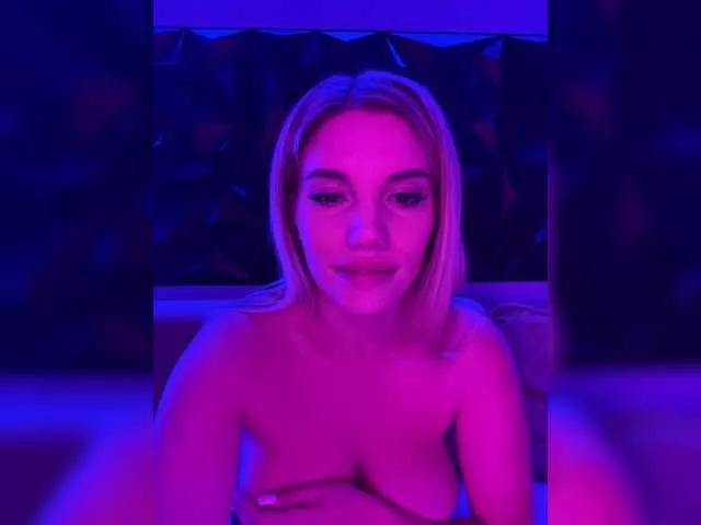 LYLAtop from BongaCams