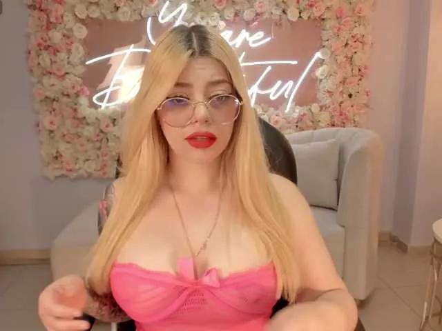 Explore our live girls sluts from our Custom and Multi clubs and checkout exclusive access to highly interactive content, such as shape, hair, titties, pussy type and many more.