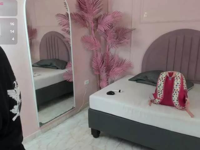 Explore our live girls sluts from our Custom and Multi clubs and checkout exclusive access to highly interactive content, such as shape, hair, titties, pussy type and many more.