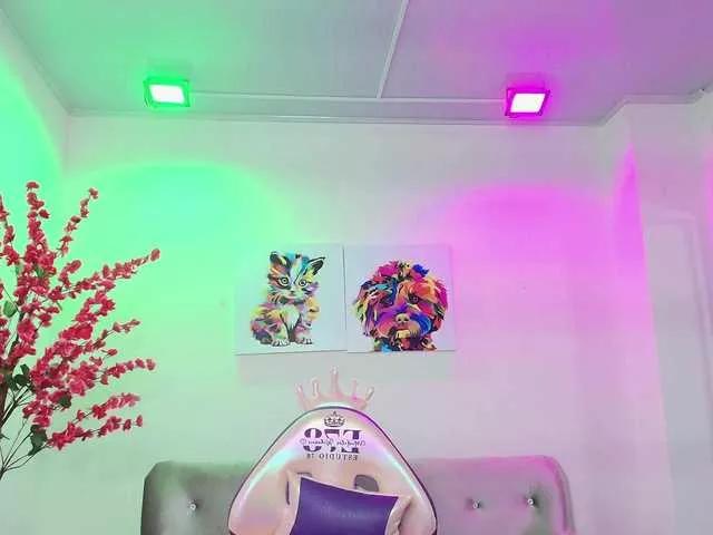Explore our live girls sluts from our Custom and Multi clubs and checkout exclusive access to highly interactive content, such as shape, hair, titties, pussy type and many more.