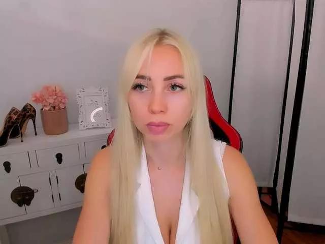 Explore our live girls sluts from our Custom and Multi clubs and checkout exclusive access to highly interactive content, such as shape, hair, titties, pussy type and many more.