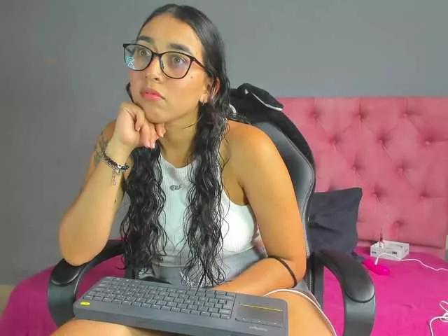 Explore our live girls sluts from our Custom and Multi clubs and checkout exclusive access to highly interactive content, such as shape, hair, titties, pussy type and many more.