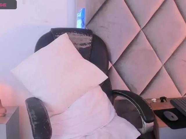 Explore our live girls sluts from our Custom and Multi clubs and checkout exclusive access to highly interactive content, such as shape, hair, titties, pussy type and many more.