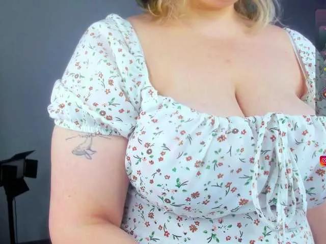 Explore our live girls sluts from our Custom and Multi clubs and checkout exclusive access to highly interactive content, such as shape, hair, titties, pussy type and many more.