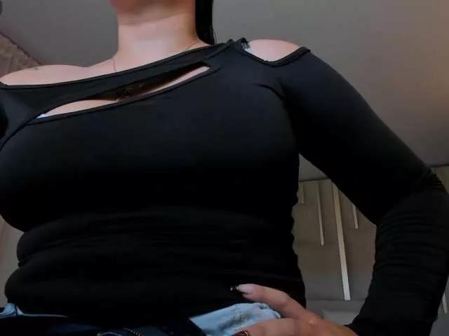 Explore our live girls sluts from our Custom and Multi clubs and checkout exclusive access to highly interactive content, such as shape, hair, titties, pussy type and many more.