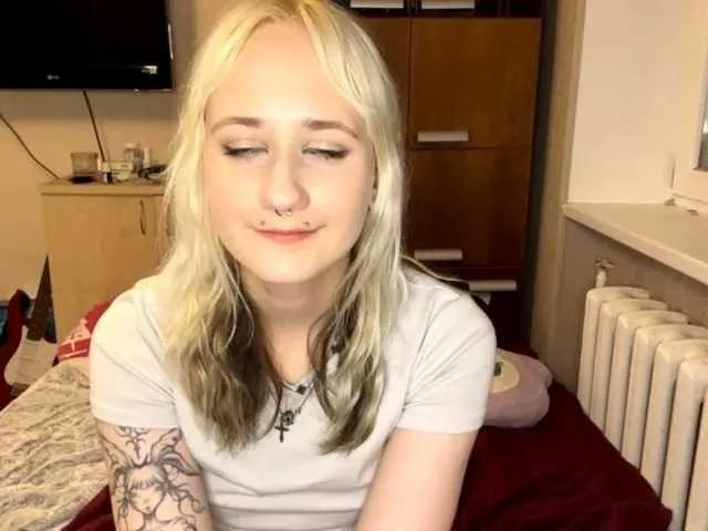 Explore our live girls sluts from our Custom and Multi clubs and checkout exclusive access to highly interactive content, such as shape, hair, titties, pussy type and many more.