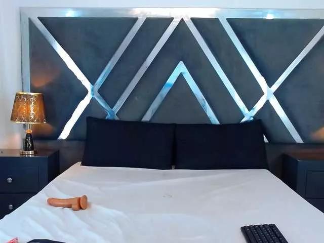 Explore our live girls sluts from our Custom and Multi clubs and checkout exclusive access to highly interactive content, such as shape, hair, titties, pussy type and many more.
