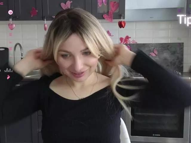 MellicaX from BongaCams