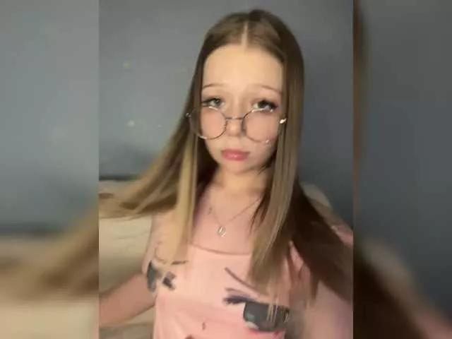 MelMooon from BongaCams