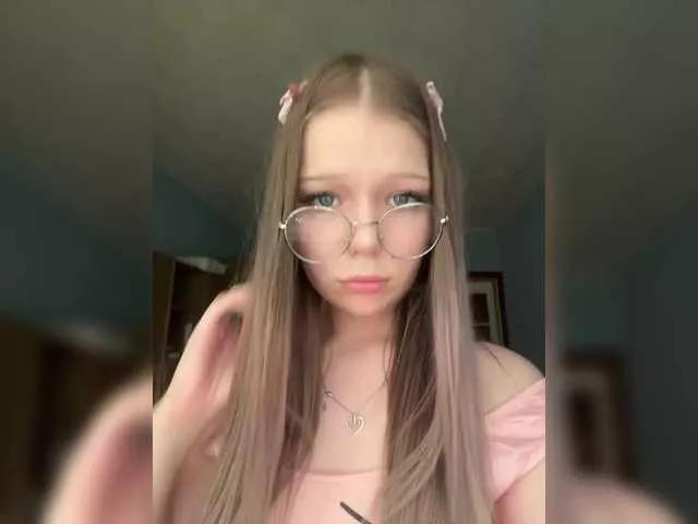 MelMooon from BongaCams