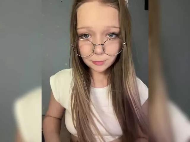 MelMooon from BongaCams