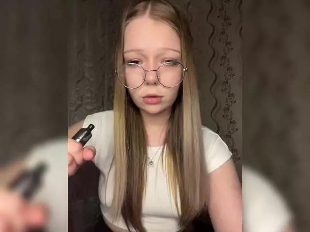 MelMooon from BongaCams