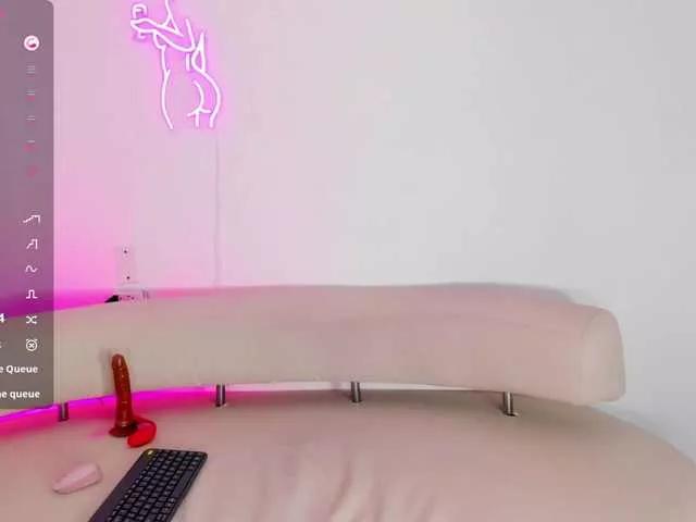 Explore our live girls sluts from our Custom and Multi clubs and checkout exclusive access to highly interactive content, such as shape, hair, titties, pussy type and many more.
