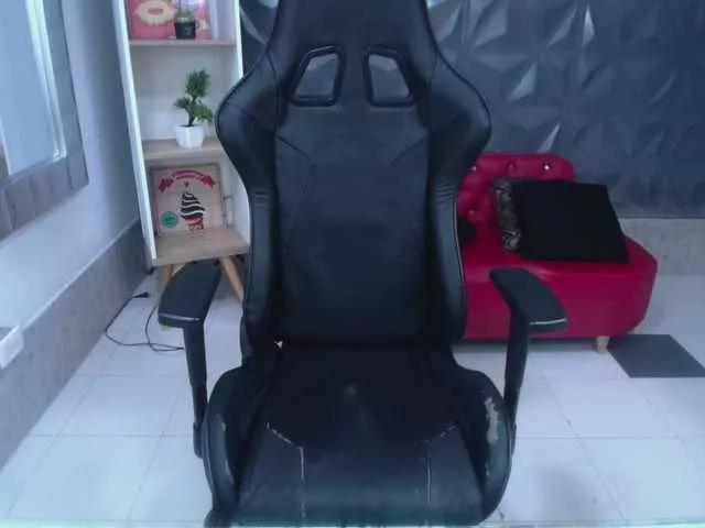 Explore our live girls sluts from our Custom and Multi clubs and checkout exclusive access to highly interactive content, such as shape, hair, titties, pussy type and many more.