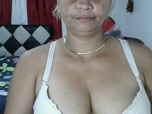 Explore our live girls sluts from our Custom and Multi clubs and checkout exclusive access to highly interactive content, such as shape, hair, titties, pussy type and many more.