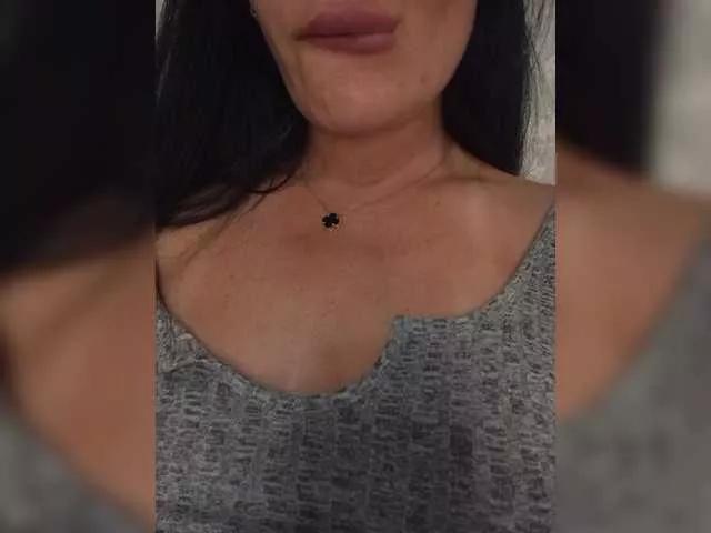 Mikki88K from BongaCams