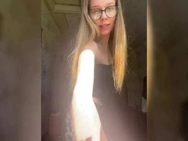 Milana22a webcams show profile image 