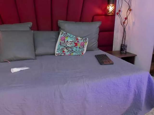 Explore our live girls sluts from our Custom and Multi clubs and checkout exclusive access to highly interactive content, such as shape, hair, titties, pussy type and many more.