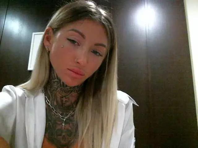 miss--kiss from BongaCams