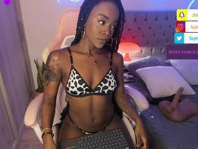 Explore our live girls sluts from our Custom and Multi clubs and checkout exclusive access to highly interactive content, such as shape, hair, titties, pussy type and many more.