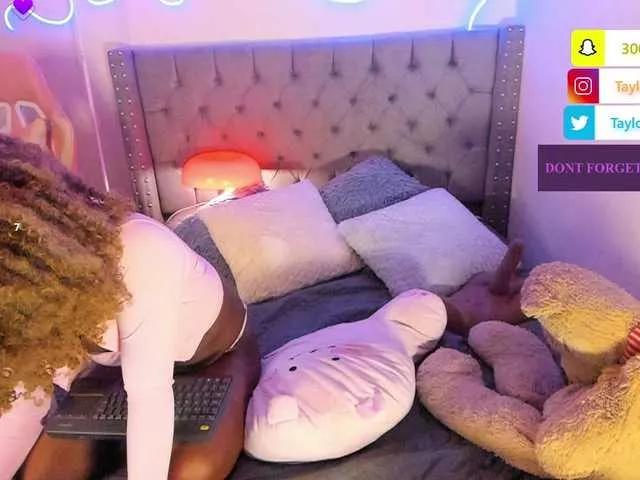 Explore our live girls sluts from our Custom and Multi clubs and checkout exclusive access to highly interactive content, such as shape, hair, titties, pussy type and many more.