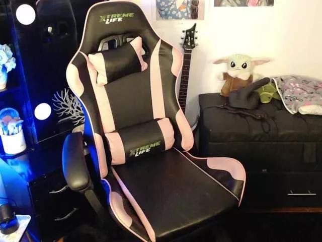 Mollyshake11 from BongaCams