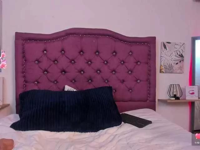 Explore our live girls sluts from our Custom and Multi clubs and checkout exclusive access to highly interactive content, such as shape, hair, titties, pussy type and many more.