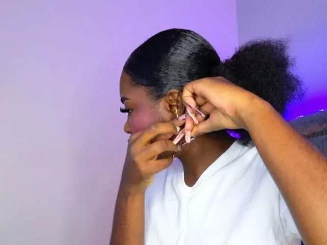 NaiaGils from BongaCams