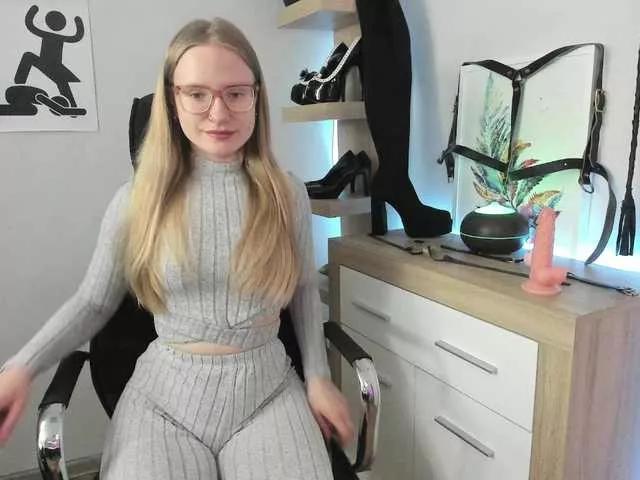 Explore our live girls sluts from our Custom and Multi clubs and checkout exclusive access to highly interactive content, such as shape, hair, titties, pussy type and many more.