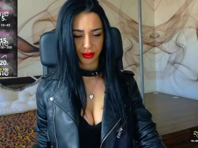 Explore our live girls sluts from our Custom and Multi clubs and checkout exclusive access to highly interactive content, such as shape, hair, titties, pussy type and many more.
