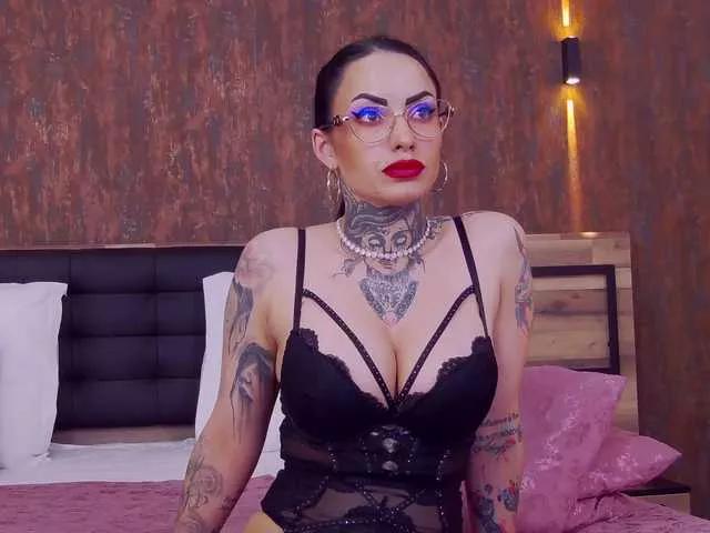 Explore our live girls sluts from our Custom and Multi clubs and checkout exclusive access to highly interactive content, such as shape, hair, titties, pussy type and many more.