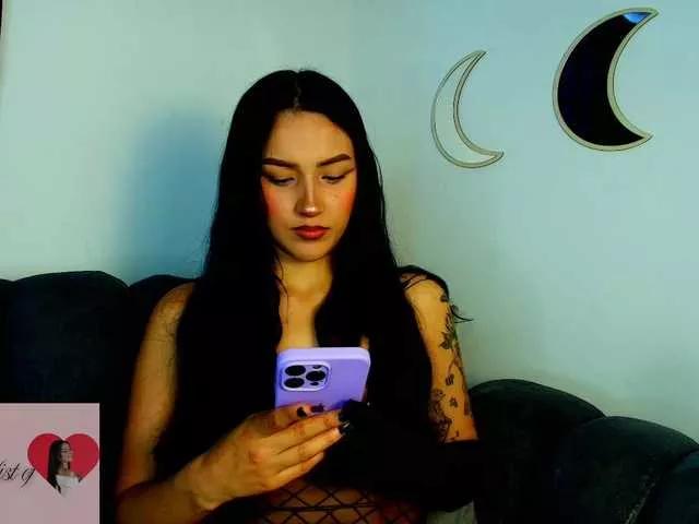 Explore our live girls sluts from our Custom and Multi clubs and checkout exclusive access to highly interactive content, such as shape, hair, titties, pussy type and many more.
